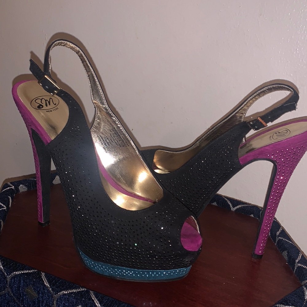 Tricolored high heels. Pink, black and teal.